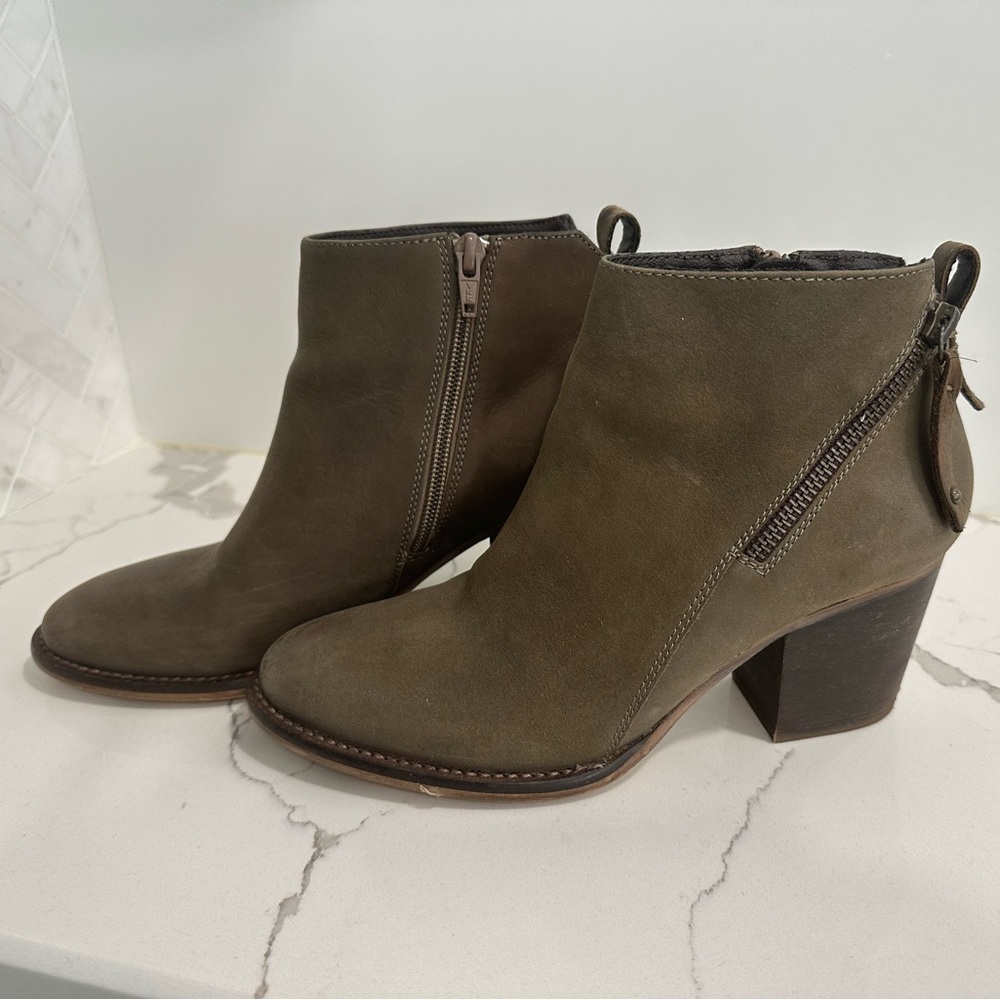 Blondo Waterproof Ankle Booties Dual Zip Womens 7